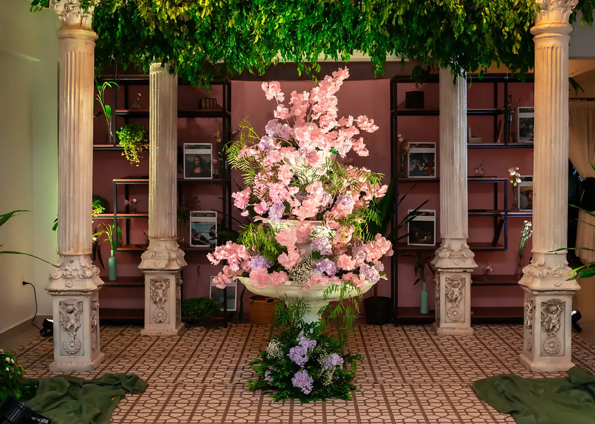 Celebraci&oacute;n elegante con luces c&aacute;lidas